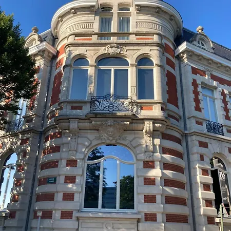 Chateau Lapin 2 Bed & Breakfast